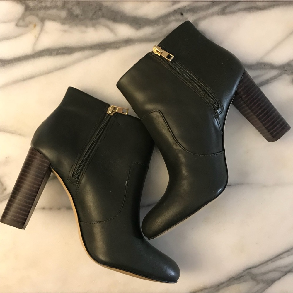 BRAND NEW Ann Taylor Spruce Green Booties - Picture 2 of 6